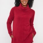 SWEATER POLERON CON DETALLE GRABADO Y TAJO
