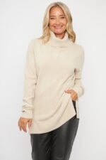 SWEATER POLERON CON DETALLE GRABADO Y TAJO - Image 6