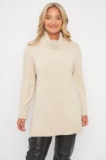 SWEATER POLERON CON DETALLE GRABADO Y TAJO - Image 3