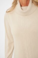 SWEATER POLERON CON DETALLE GRABADO Y TAJO - Image 2