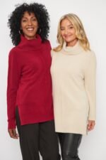 SWEATER POLERON CON DETALLE GRABADO Y TAJO - Image 6