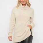 SWEATER POLERON CON DETALLE GRABADO Y TAJO