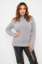 SWEATER MEDIO POLO CON DETALLE BOTONES - Image 3