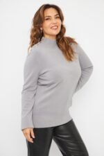 SWEATER MEDIO POLO CON DETALLE BOTONES - Image 2