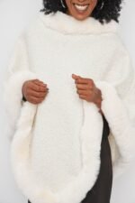 PONCHO CON PIEL - Image 3