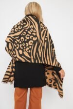 CHAL CON PIEL ANIMAL PRINT - Image 5