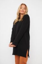 SWEATER CON LINEA Y TAJOS - Image 6