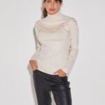 SWEATER CON BORDADO CINTA