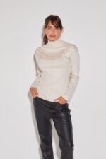 SWEATER CON BORDADO CINTA