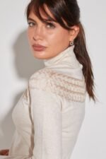 SWEATER CON BORDADO CINTA - Image 2