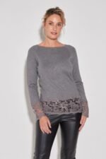 SWEATER CON ENCAJE Y PIEDRAS