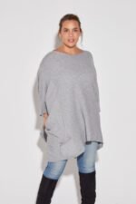 PONCHO CON DETALLE Y BOLSILLOS - Image 2