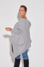 PONCHO CON DETALLE Y BOLSILLOS - Image 4
