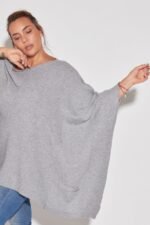 PONCHO CON DETALLE Y BOLSILLOS - Image 5