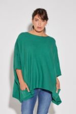 PONCHO CON DETALLE Y BOLSILLOS