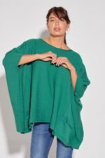 PONCHO CON DETALLE Y BOLSILLOS - Image 3