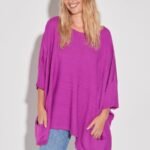 PONCHO CON DETALLE Y BOLSILLOS