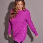 SWEATER CON BOTONES A LOS LADOS