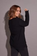 SWEATER CON BOTONES A LOS LADOS - Image 5