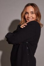 SWEATER CON BOTONES A LOS LADOS - Image 2
