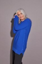 SWEATER CON BOTONES A LOS LADOS - Image 2