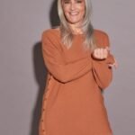 SWEATER CON BOTONES A LOS LADOS
