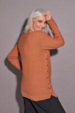 SWEATER CON BOTONES A LOS LADOS - Image 2