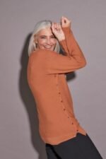 SWEATER CON BOTONES A LOS LADOS - Image 3