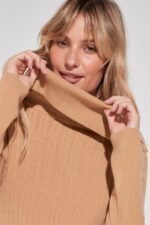 POLERON CON OCHITOS CASHMERE LIKE - Image 7