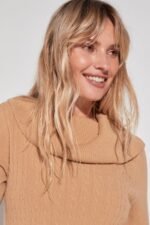 POLERON CON OCHITOS CASHMERE LIKE - Image 8