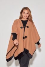 Ruana Camel con Cierre de Alamar y detalle en Piel