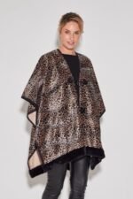 Ruana Animal Print con Cierre de Alamar
