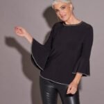 CASACA CON MANGAS ANCHAS RIBETADO STRASS