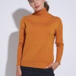 SWEATER POLERA CON DETALLES BOTONES