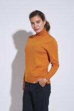 SWEATER POLERA CON DETALLES BOTONES - Image 2