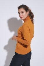 SWEATER POLERA CON DETALLES BOTONES - Image 4