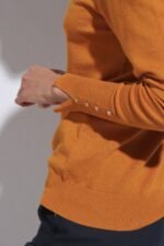 SWEATER POLERA CON DETALLES BOTONES - Image 5