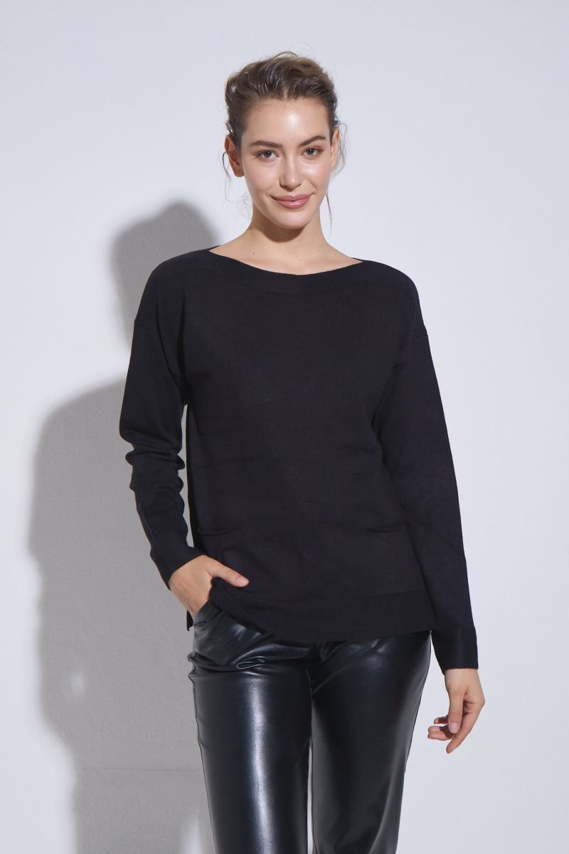 ART1008-20-NEGRO5355-scaled-1.jpg SWEATER CON DETALLE Y BOLSILLOS - Image 1