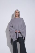 PONCHO CON PIEDRAS