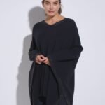PONCHO CON PIEDRAS