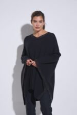 PONCHO CON PIEDRAS