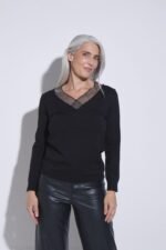 SWEATER CON ESCOTE V METALICO - Image 2