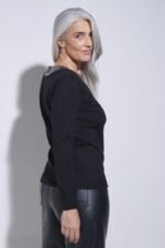 SWEATER CON ESCOTE V METALICO - Image 5