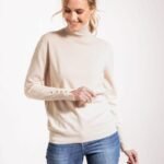 SWEATER POLERA CON DETALLES BOTONES