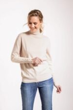 SWEATER POLERA CON DETALLES BOTONES
