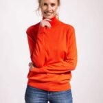 SWEATER POLERA CON DETALLES BOTONES