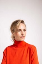 SWEATER POLERA CON DETALLES BOTONES - Image 8