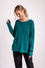 SWEATER CON DETALLE Y BOLSILLOS