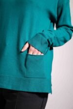 SWEATER CON DETALLE Y BOLSILLOS - Image 2