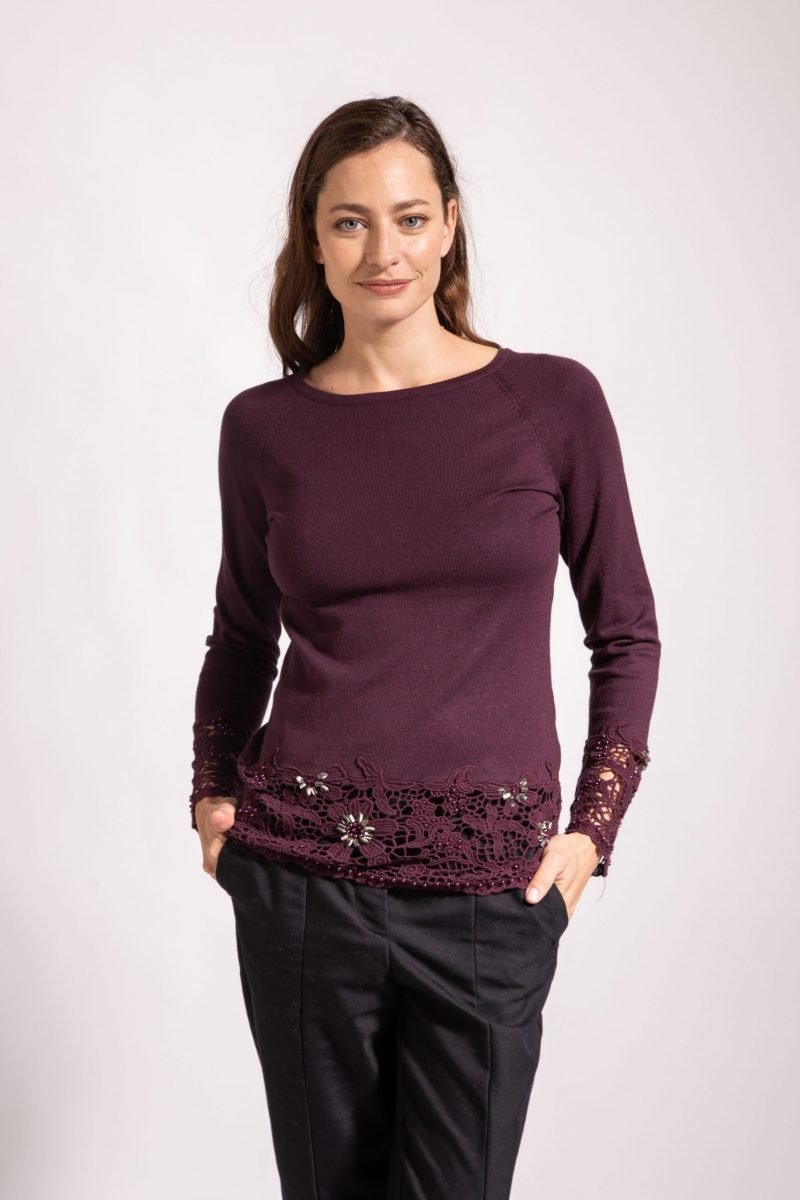 IMG_4125-scaled-scaled-1.jpg SWEATER CON ENCAJE Y PIEDRAS - Image 1